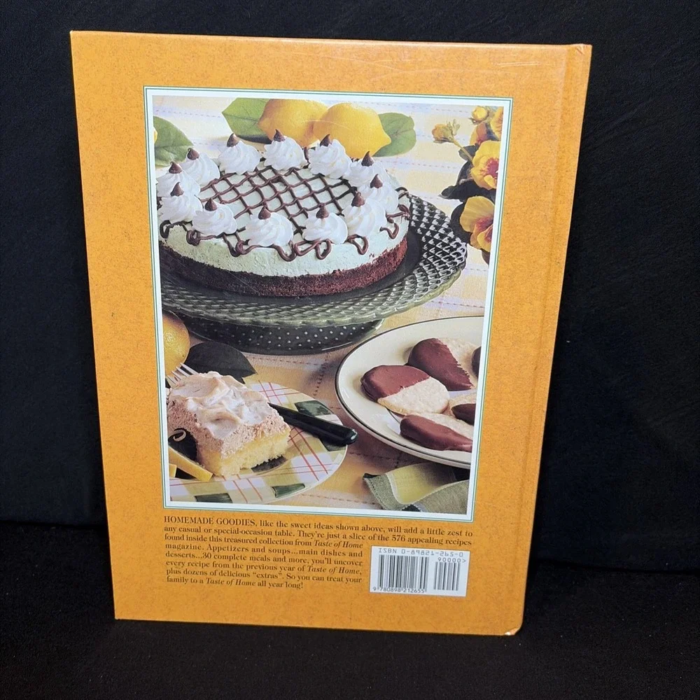 Lot of 4 TASTE OF HOME‎ ANNUAL RECIPES Cookbooks - 1997, 1998, 1999, And 2000